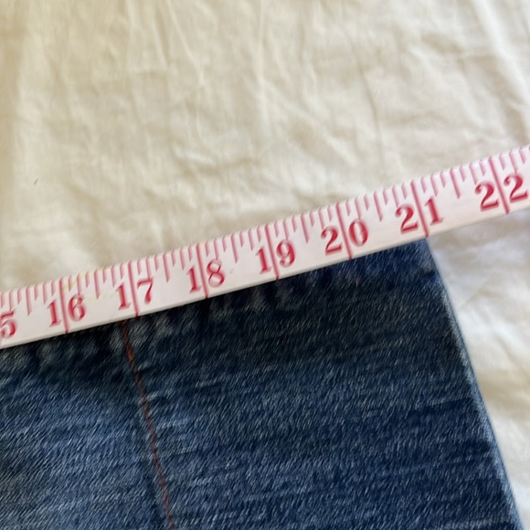 🎉 BOGO 2/$12  7 for All Mankind Cropped Jeans - Picture 9 of 9